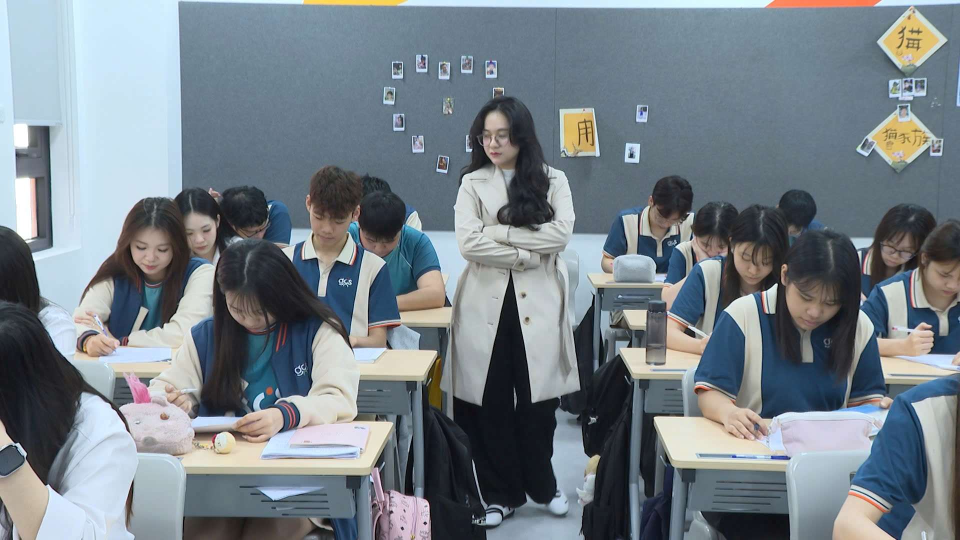 Una clase de repaso de un estudiante de 12o grado de la escuela secundaria Galileo (Hanoi). Foto: Thanh Hằng