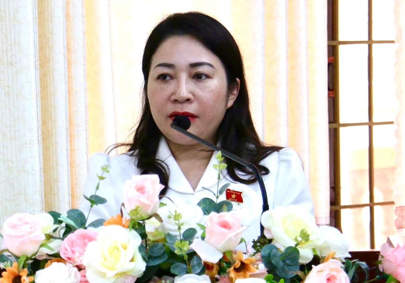 The National Assembly Standing Committee has issued a Resolution approving the results of the additional election of Vice Chairman of Dak Lak Provincial People's Council, term X, 2021 - 2026 for Ms. Phuc Binh Nie Kdam. Photo: Djuang Nie.