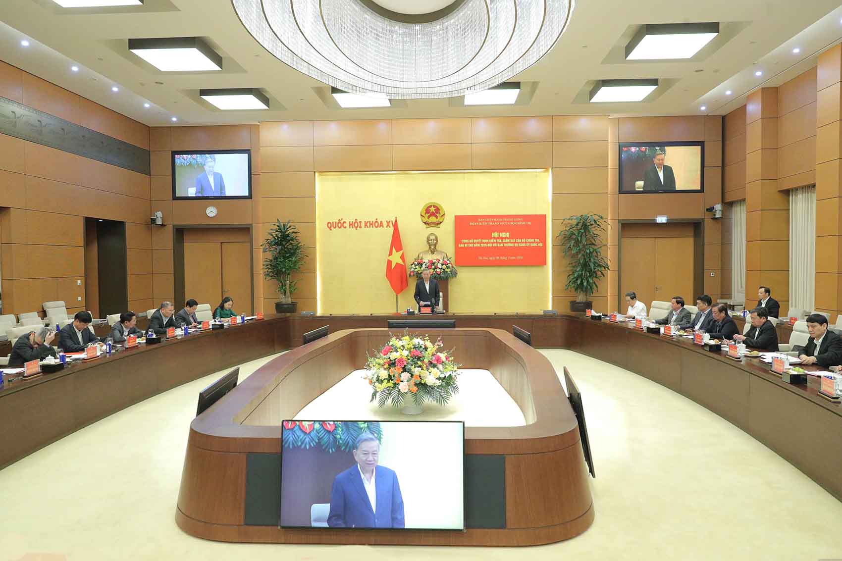 Tổng Bí thư Tô Lâm chủ trì công bố quyết định kiểm tra, giám sát với Ban Thường vụ Đảng ủy Quốc hội. Ảnh: Hồ Long.