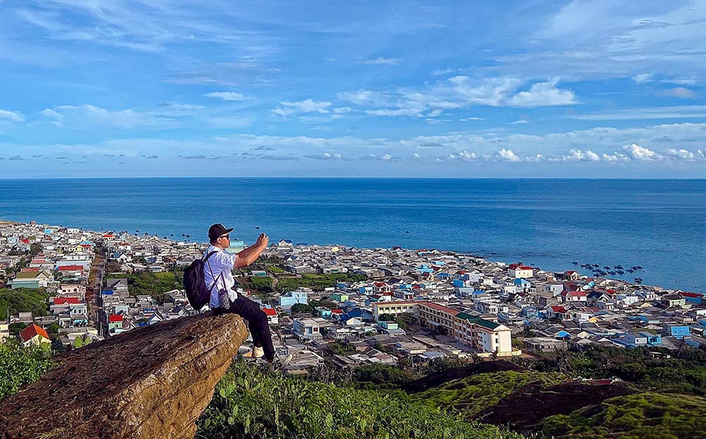 Quang cảnh trên đảo Phú Quý. Ảnh: Quang Quick