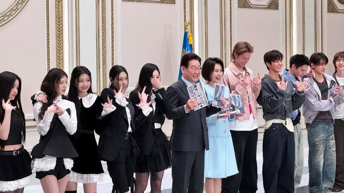 ILLIT và CORTIS biểu diễn tại cùng sự kiện. Ảnh: Lotte