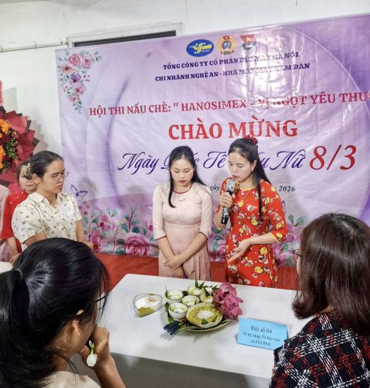 Hội thi nấu chè tại Chi nhánh Nghệ An - Nhà máy May Nam Đàn của Tổng Công ty Cổ phần Dệt may Hà Nội đem lại niềm vui cho lao động nữ. Ảnh: CĐCS