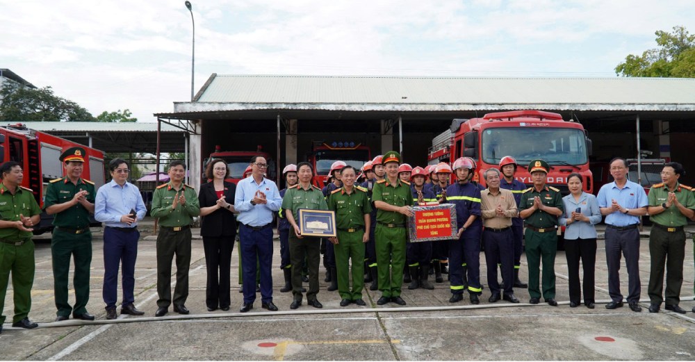 Kiểm tra, giám sát tại Phòng Cảnh sát phòng cháy, chữa cháy và cứu nạn, cứu hộ Công an tỉnh An Giang. Ảnh: Nam Phương