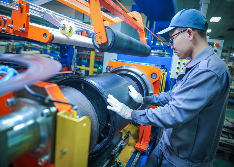 Doanh thu xuất khẩu của CASUMINA năm 2025 đạt 2.048 tỉ đồng, chiếm 44% tổng doanh thu của CASUMINA, trong đó có công đóng góp lớn của người phụ nữ Lê Thu Hương. Ảnh: Nam Dương