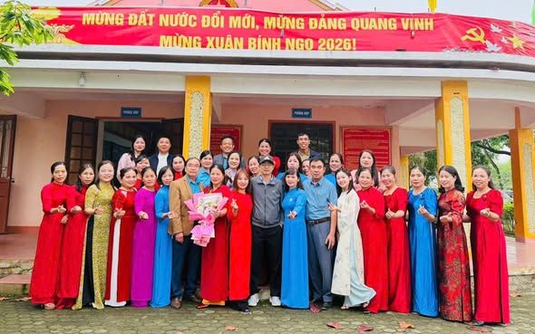 The Trade Union of Song Con Tan Ky Agriculture Joint Stock Company organized a seminar and summary of the emulation movement "Good at state affairs - Good at housework" on March 8th. Photo: Nghe An Trade Union