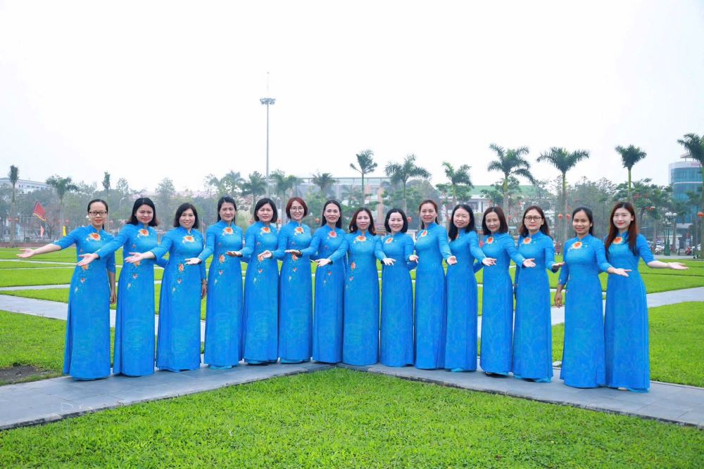 Officials, members, and women in Nghe An have actively worn ao dai when working and participating in community activities. Photo: Nghe An Trade Union