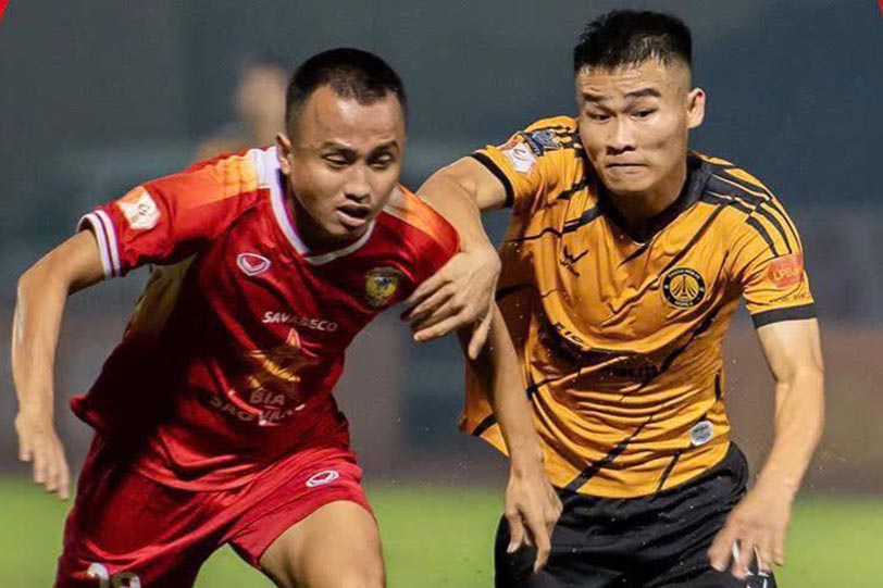 Thanh Hóa (áo vàng) thua Hà Tĩnh phút bù giờ. Ảnh: CLB Thanh Hóa