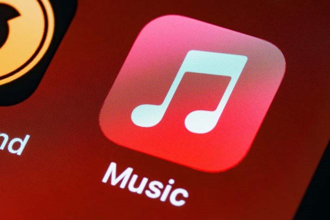 Apple Music will tag to recognize music content created by AI. Photo: Bach Duong