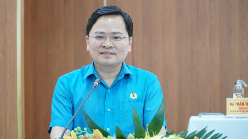 VGCL President Nguyen Anh Tuan meets with voters in Da Nang on the evening of June 6. 3. Photo: Hoang Bin
