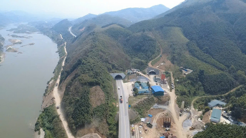 Cao tốc Nội Bài - Lào Cai đang thi công mở rộng. Ảnh: Đinh Đại