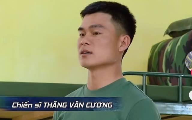 Chiến sĩ Thăng Văn Cương - nam chính trong MV mới của Hòa Minzy giới thiệu về bản thân. Ảnh cắt từ video
