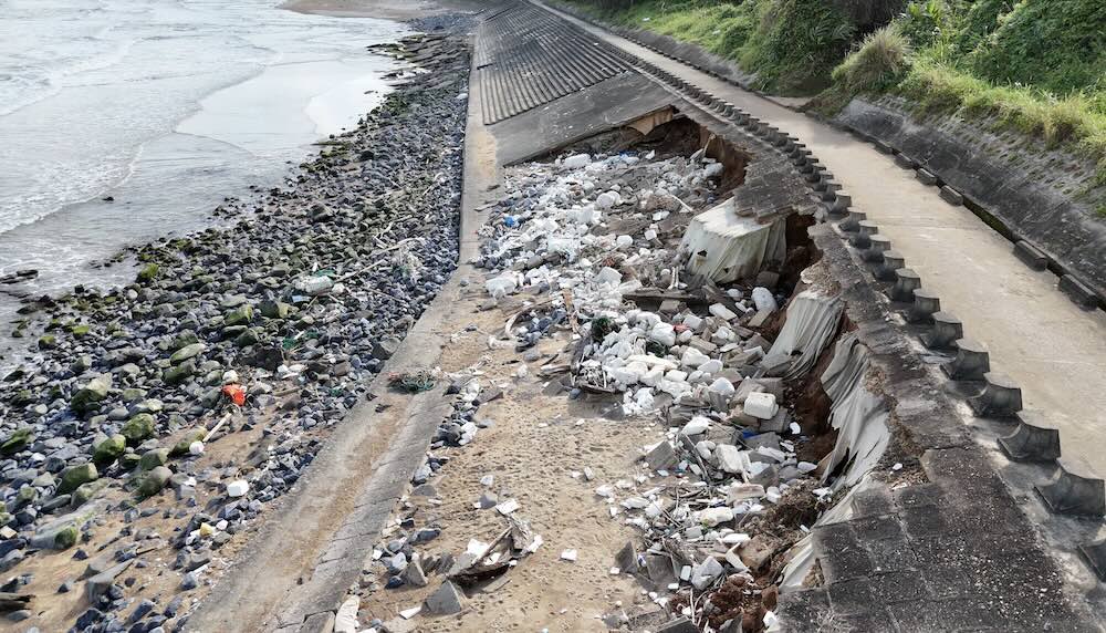 The landslide point is at more serious risk if not promptly repaired. Photo: Nguyen Luan