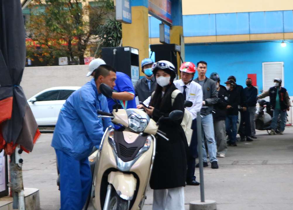 On March 6, 2026, the Government issued Resolution No. 36/NQ-CP on the regular Government meeting in February 2026, which includes content related to the mechanism for managing gasoline and oil prices. Photo: Tuyet Lan