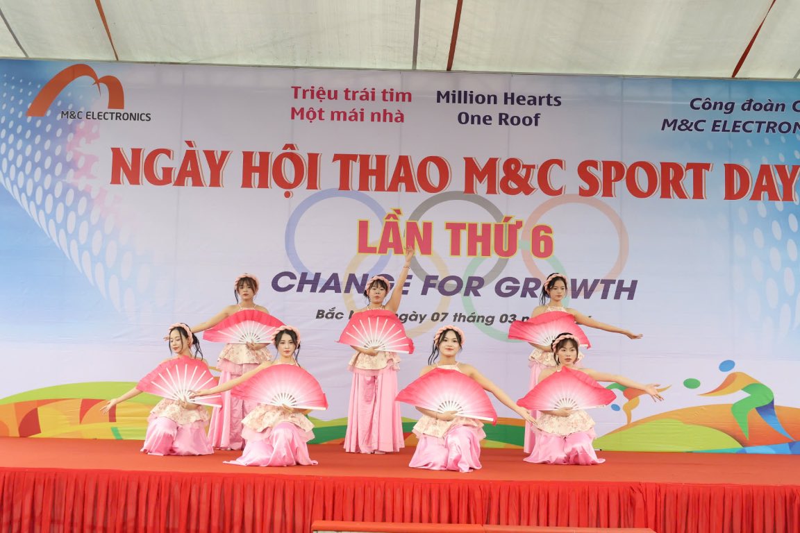 A special art performance at the festival. Photo: Quyet Chien