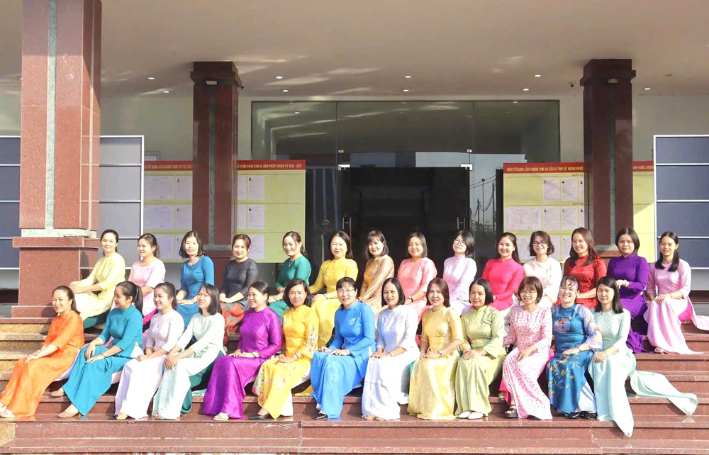 Female trade union officials, female union members and workers of Nam Phuoc Commune Trade Union actively respond to Vietnam Ao Dai Week by wearing ao dai during working days. Photo: Nam Phuoc Trade Union.