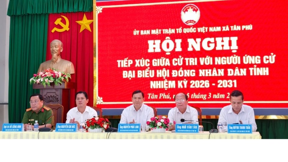 Vinh Long Trade Union promotes election propaganda and introduces action programs of candidates. Photo: Hoang Loc