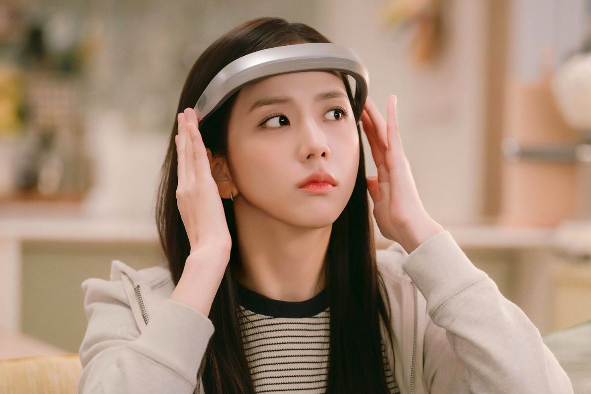 Jisoo chưa cải thiện diễn xuất dù đã ra mắt với tư cách diễn viên 6 năm. Ảnh: Nhà sản xuất