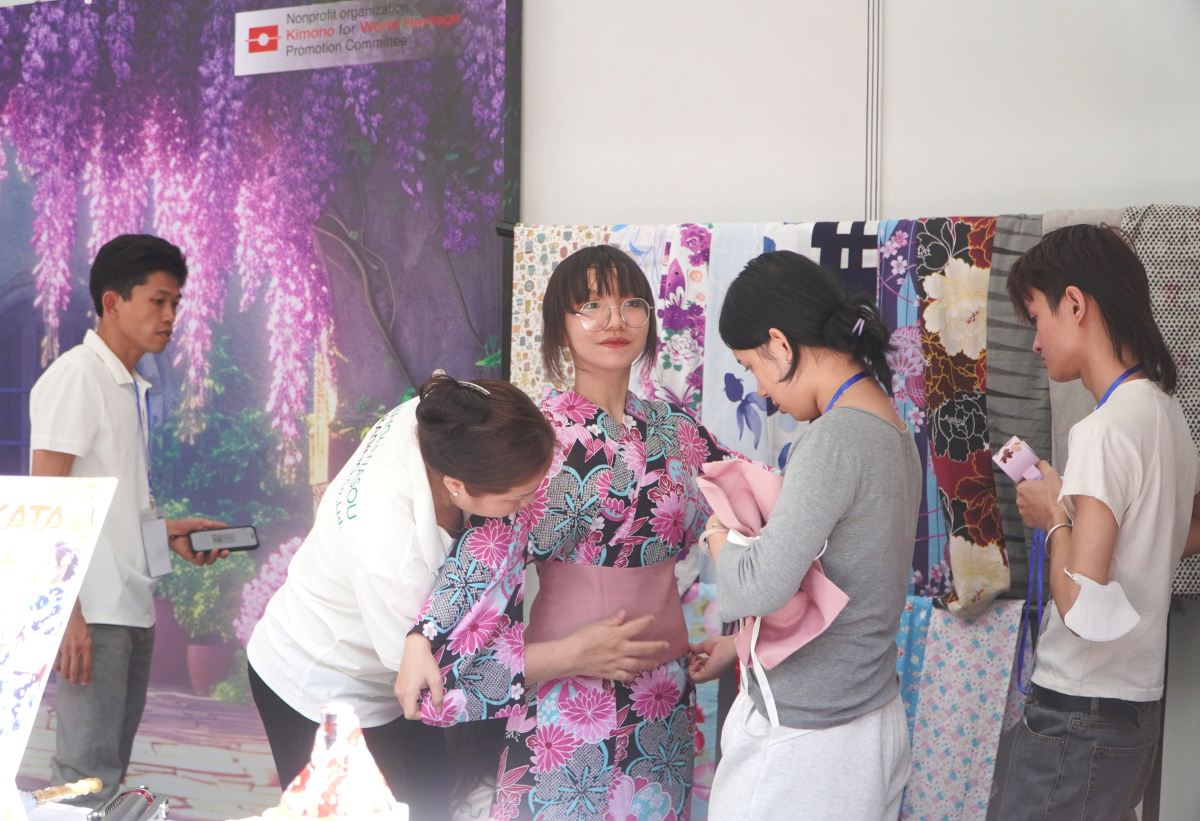 Vietnam - Japan Festival in Ho Chi Minh City attracts a large number of people.