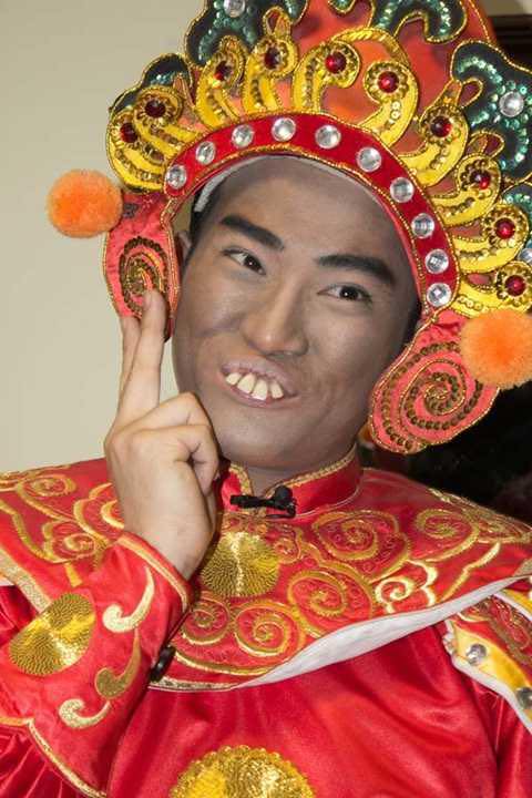 Ca sĩ Minh Quân với tạo hình Thiên Lôi răng hô trong chương trình “Táo Quân“. Ảnh NVCC