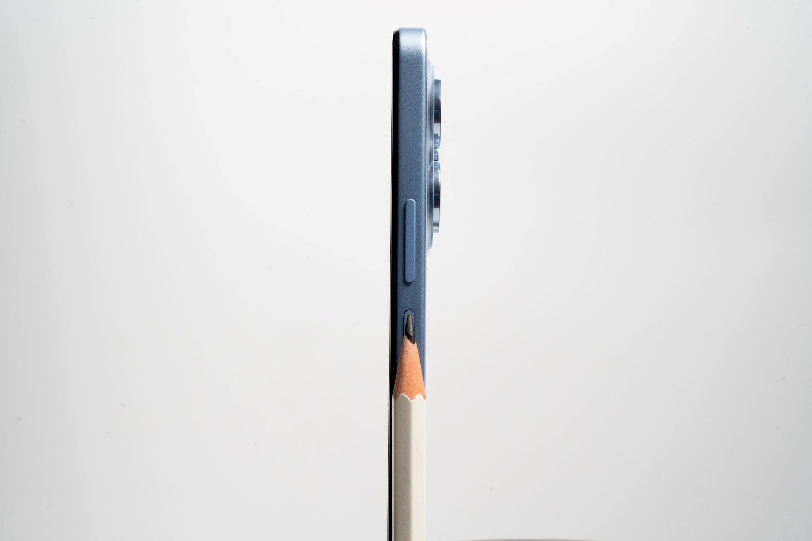 Super thin design with only 7.5mm and weight of 188g, Honor X8d brings a balance between elegant appearance. Photo: Honor