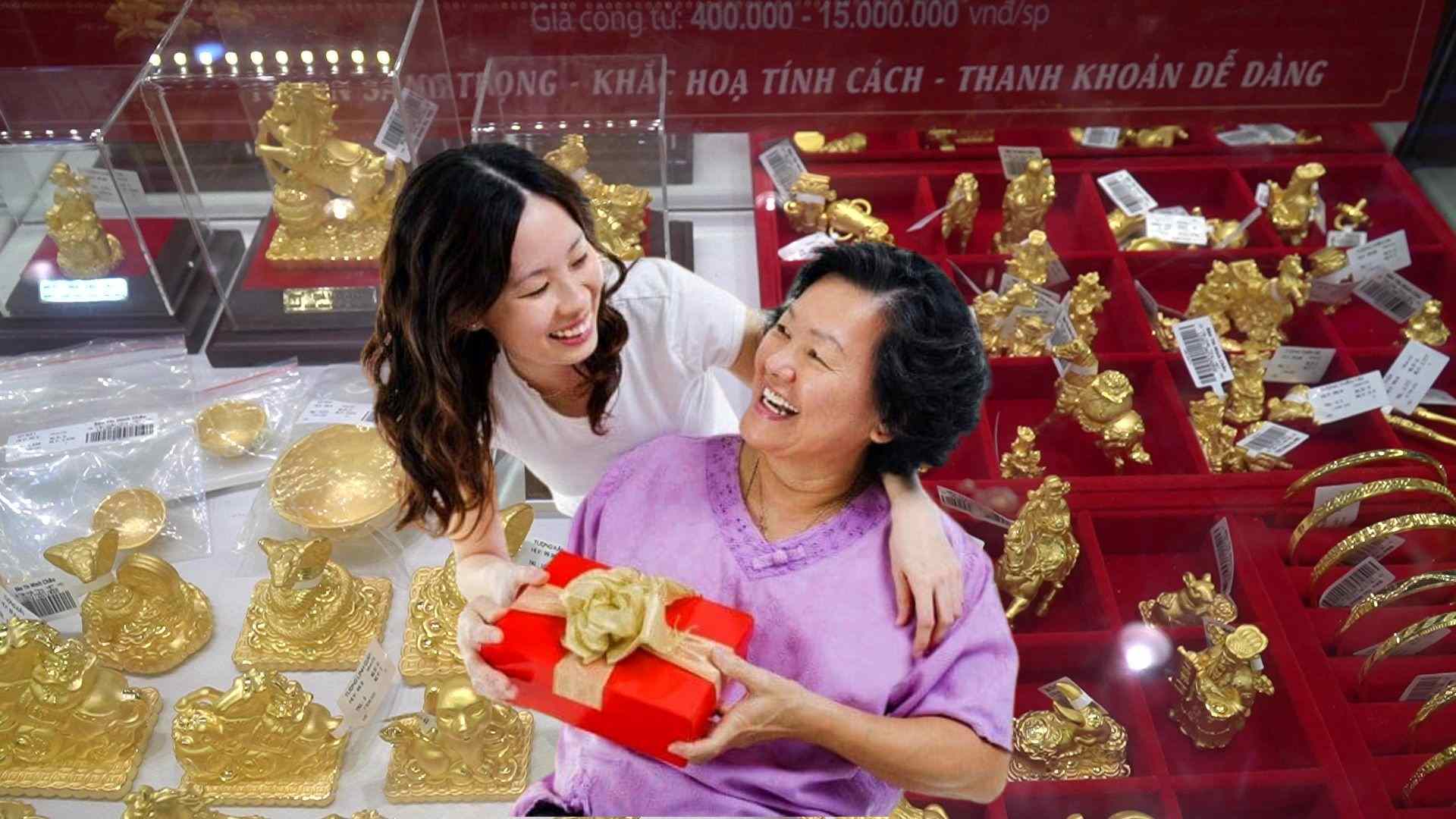 Gold jewelry is sought after as gifts for women 8. 3