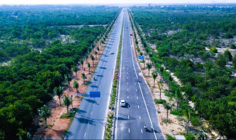 In the first two months of the year, Da Nang has not achieved the progress of public investment disbursement. In the photo, the Vo Chi Cong coastal road has been completed and opened to traffic from Hoi An to Tam Ky. Photo: Hoang Bin
