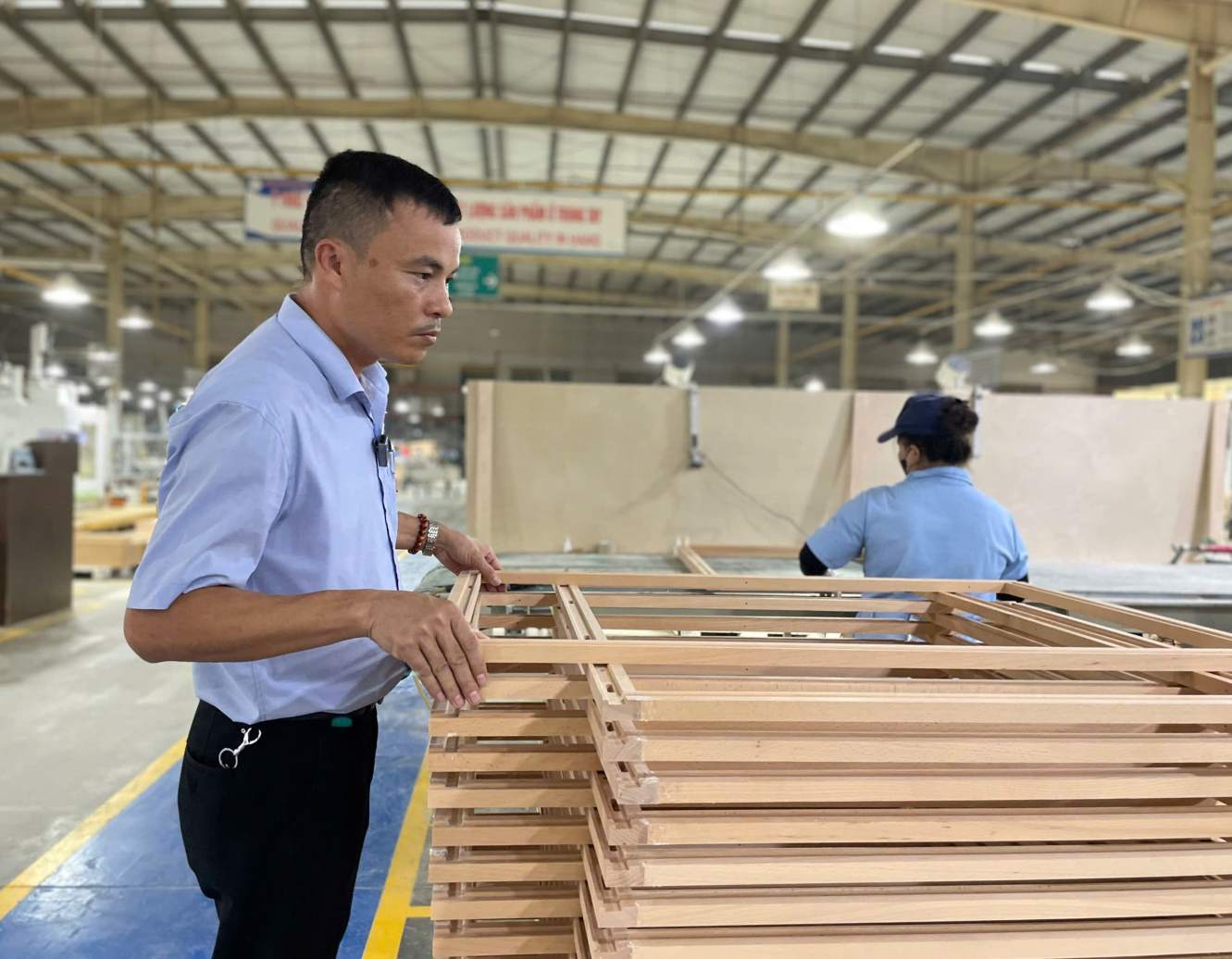 Businesses will arrange production plans to facilitate workers to vote. Photo: Dinh Trong