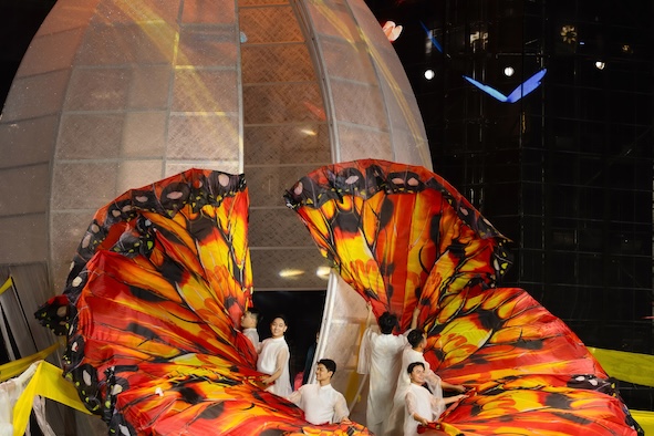 Lễ hội Áo dài TPHCM 2026 với chủ đề “Sợi tơ vàng son - Dệt nên khát vọng” diễn ra từ 24.2 đến hết tháng 3.2026, quy tụ nhiều hoạt động văn hóa - nghệ thuật tôn vinh áo dài. Ảnh: Diễm Hằng 