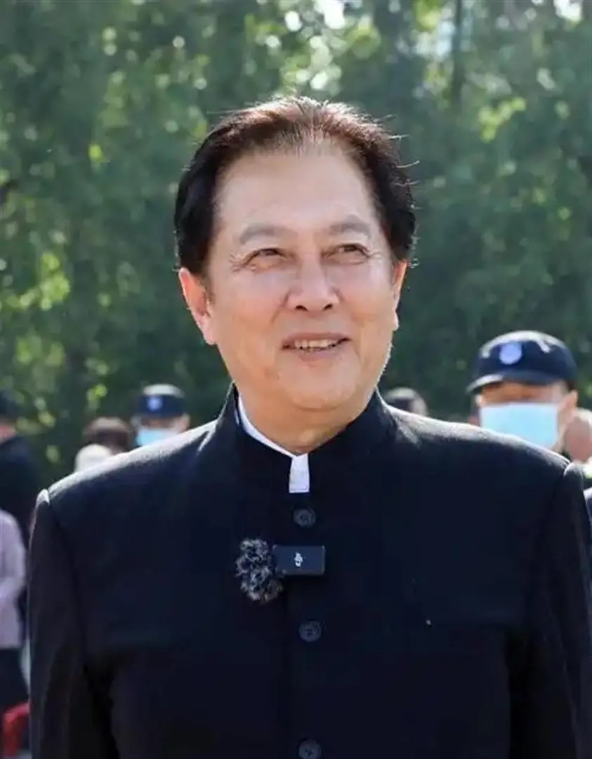 Đường Quốc Cường làm việc cật lực ở tuổi 73, thậm chí đóng phim ngắn. Ảnh: Xinhua