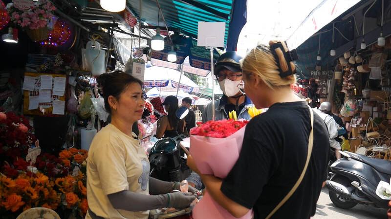 Rose prices on March 8th in Ho Chi Minh City increased sharply, about 3 times higher than usual days.
