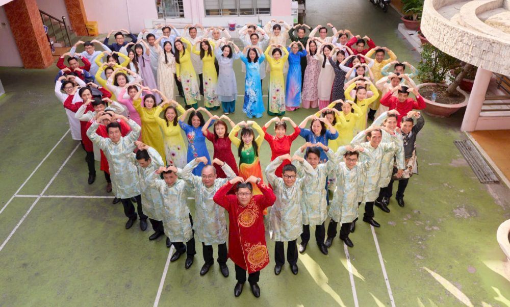 Female union members and employees wear ao dai when coming to work, contributing to honoring the beauty of traditional costumes and creating cultural beauty in the workplace. Photo: Trade Union of An Giang Lottery Company Limited