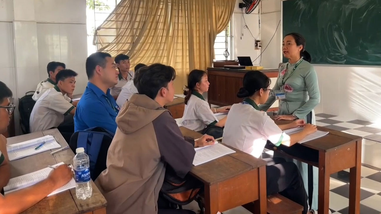 Hơn 24 năm công tác, nữ Tiến sĩ Lê Thị Bảo Châu đã dành trọn tâm huyết cho sự nghiệp giáo dục và thực hiện những sáng kiến đầy giá trị thực tiễn. Ảnh: Mỹ Ly