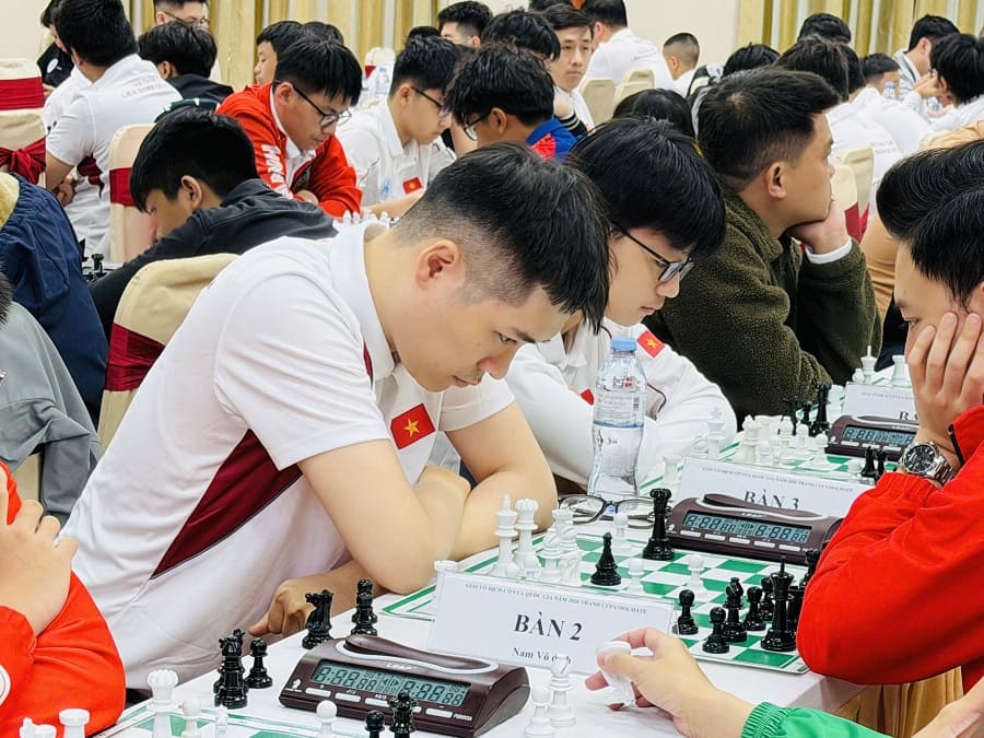 Chess players entered the first rapid chess games at the National Chess Championship Coolmate Cup-2026. Photo: Vinh Bui