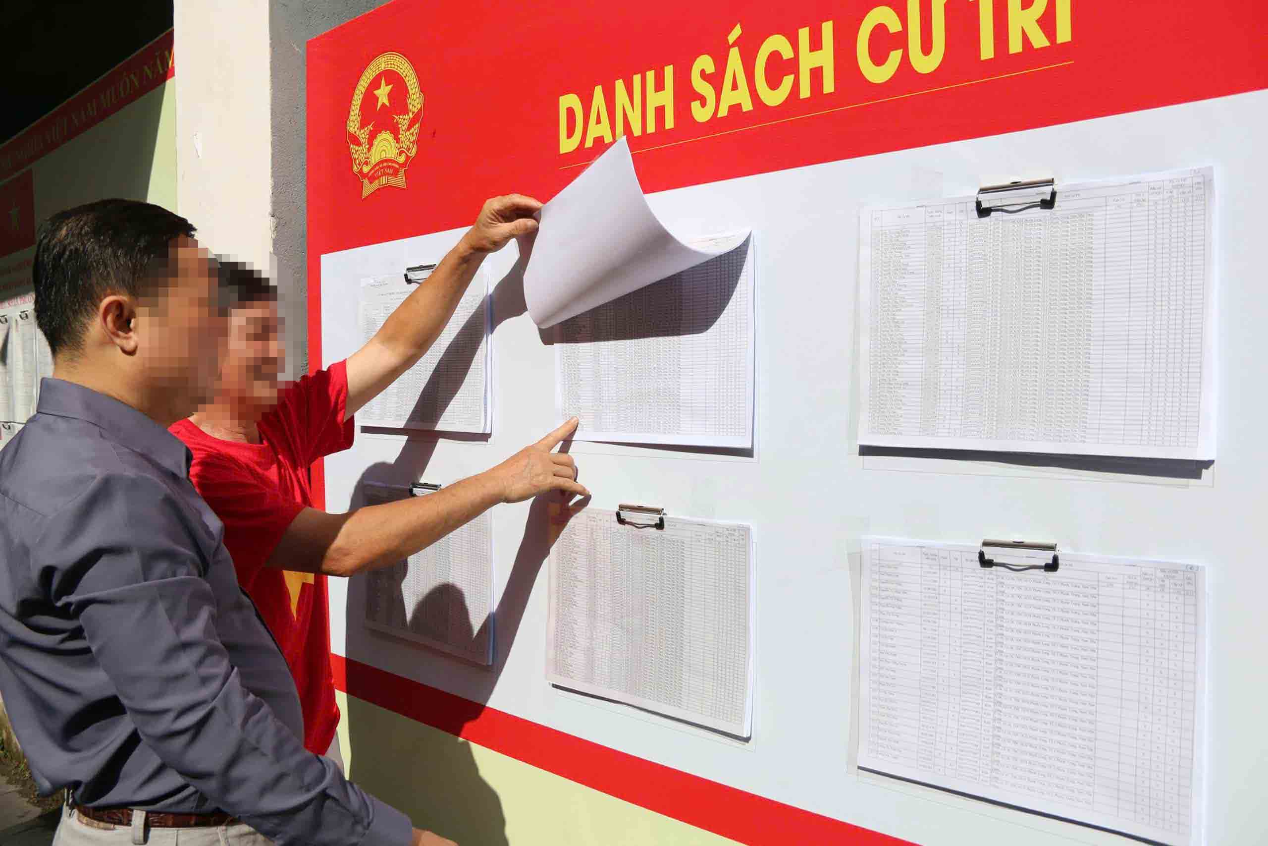 In case voters are allowed to participate in the election of National Assembly deputies and People's Council deputies at the provincial and commune levels when they are permanent residents of commune-level administrative units. Photo: Huu Long.