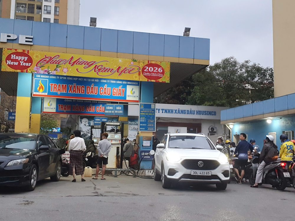 The government amends the preferential import tax rate for some types of gasoline, oil, and gasoline and oil production materials. Photo: Pham Dong