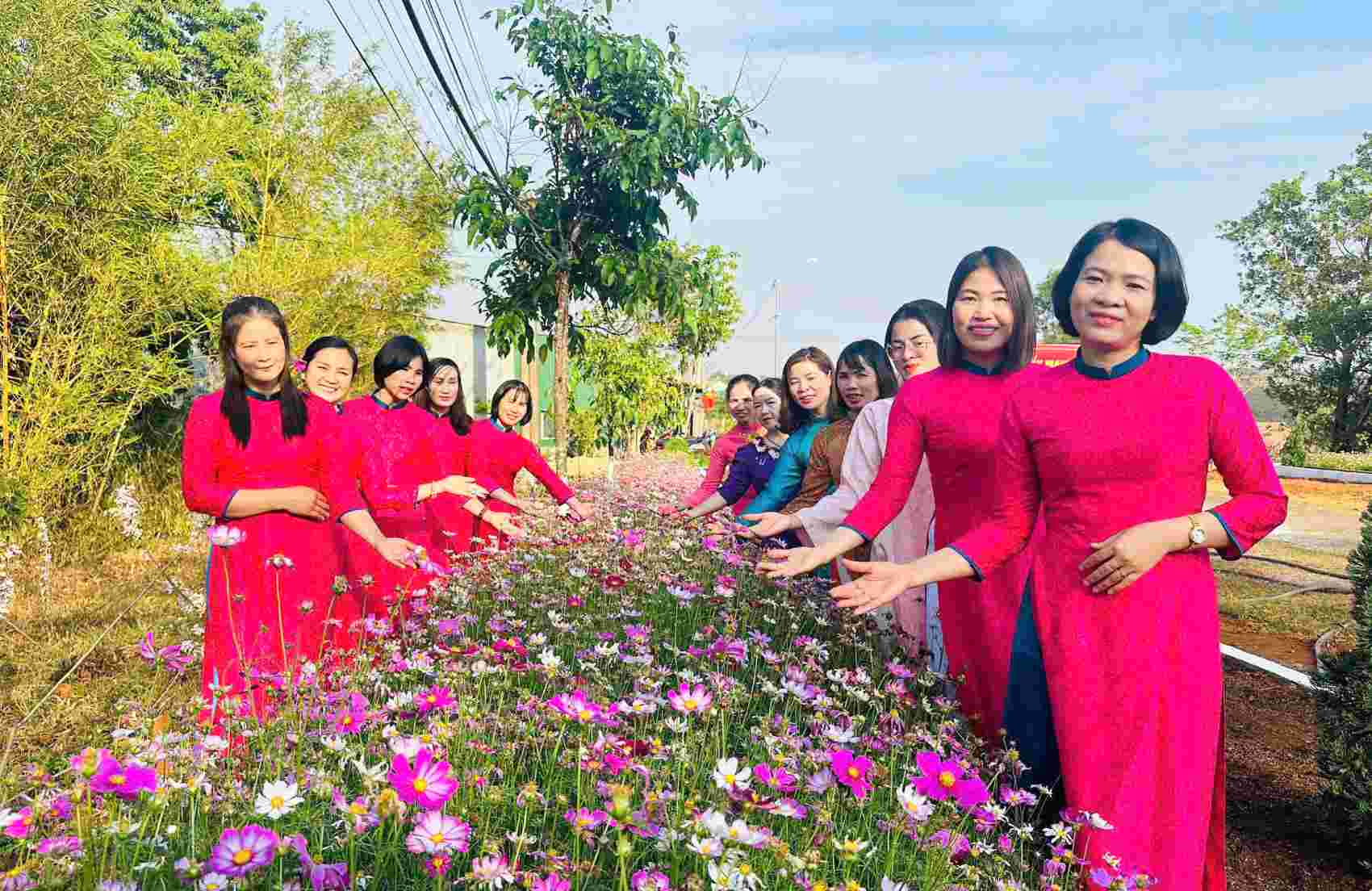 Cadres and Women's Union members of Regiment 726 by the women's flower garden. Photo: Linh Khoi