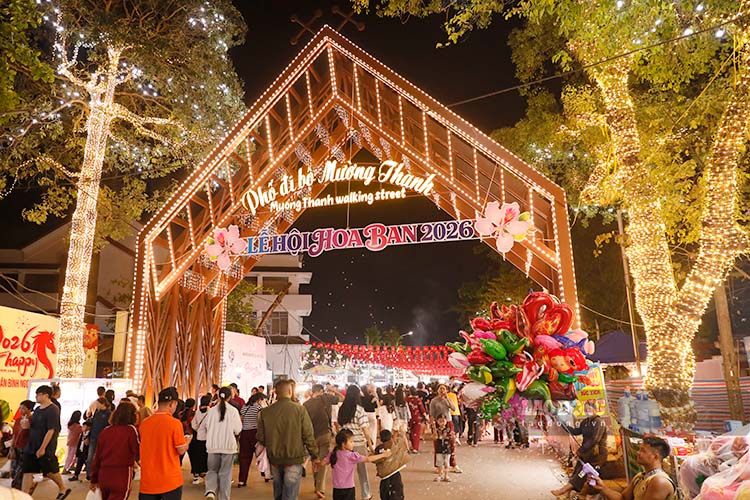 Muong Thanh is the first pedestrian street in Dien Bien. Photo: Quang Dat