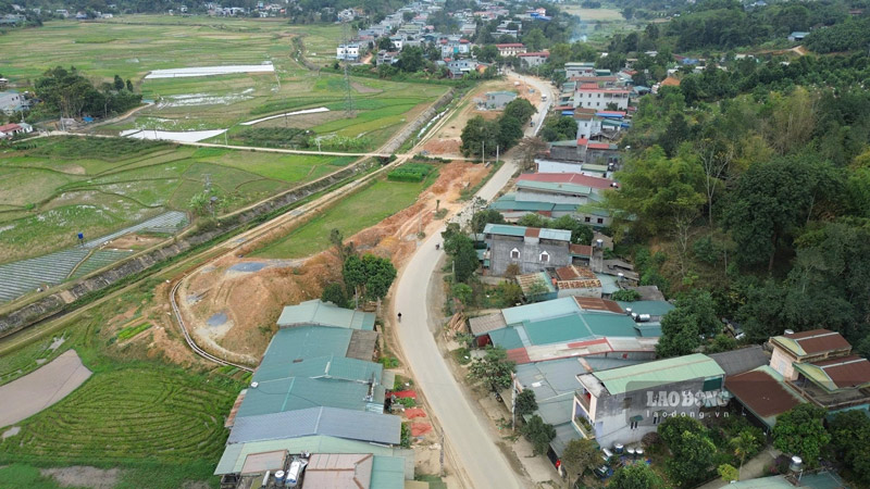 Sau quá trình thi công, diện mạo tuyến đường đã dần hiện ra. Ảnh: Đinh Đại