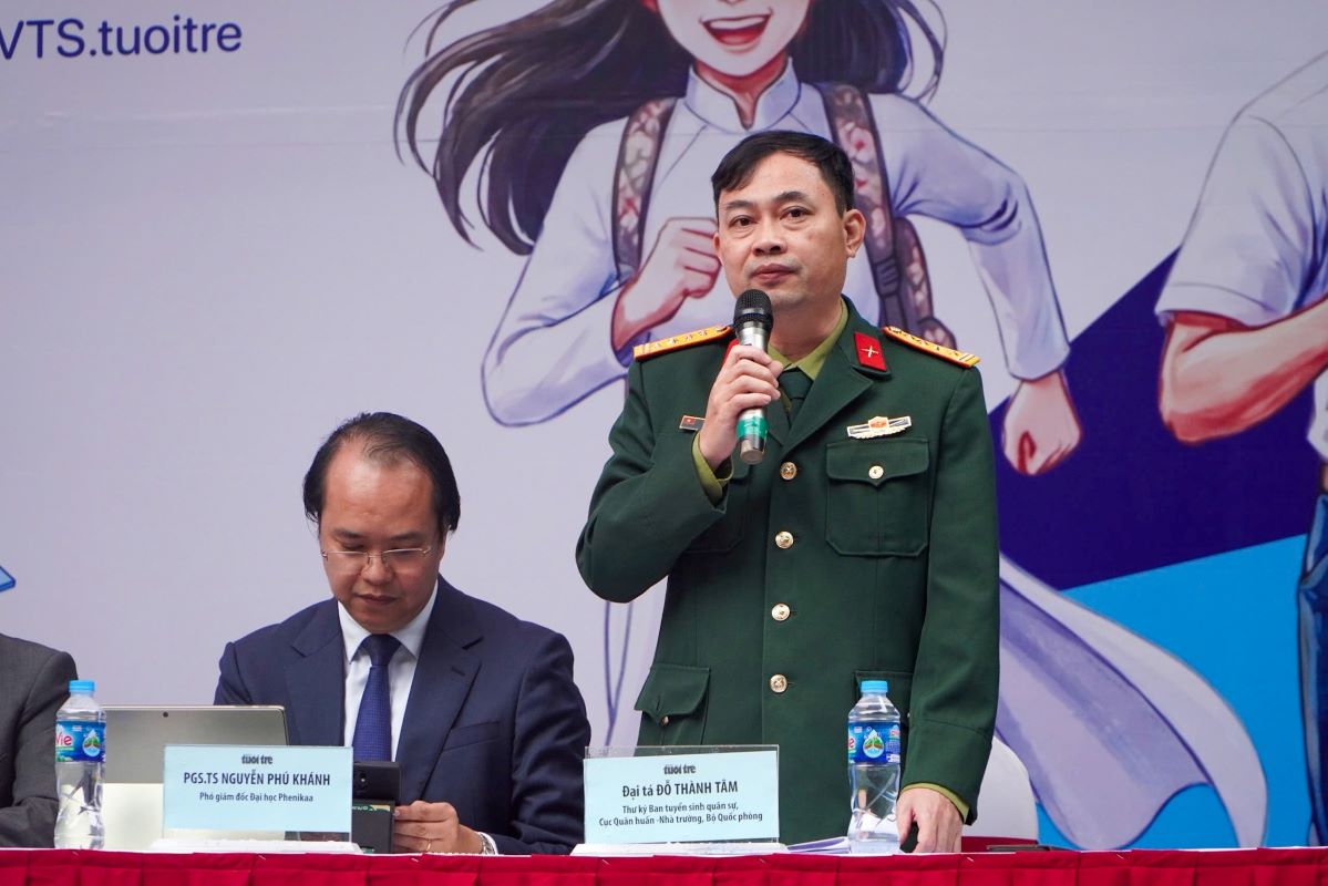 Đại tá Đỗ Thành Tâm chia sẻ nhiều thông tin quan trọng liên quan đến xét tuyển vào các trường đại học, học viện Quân đội năm 2026. Ảnh: Anh Đức