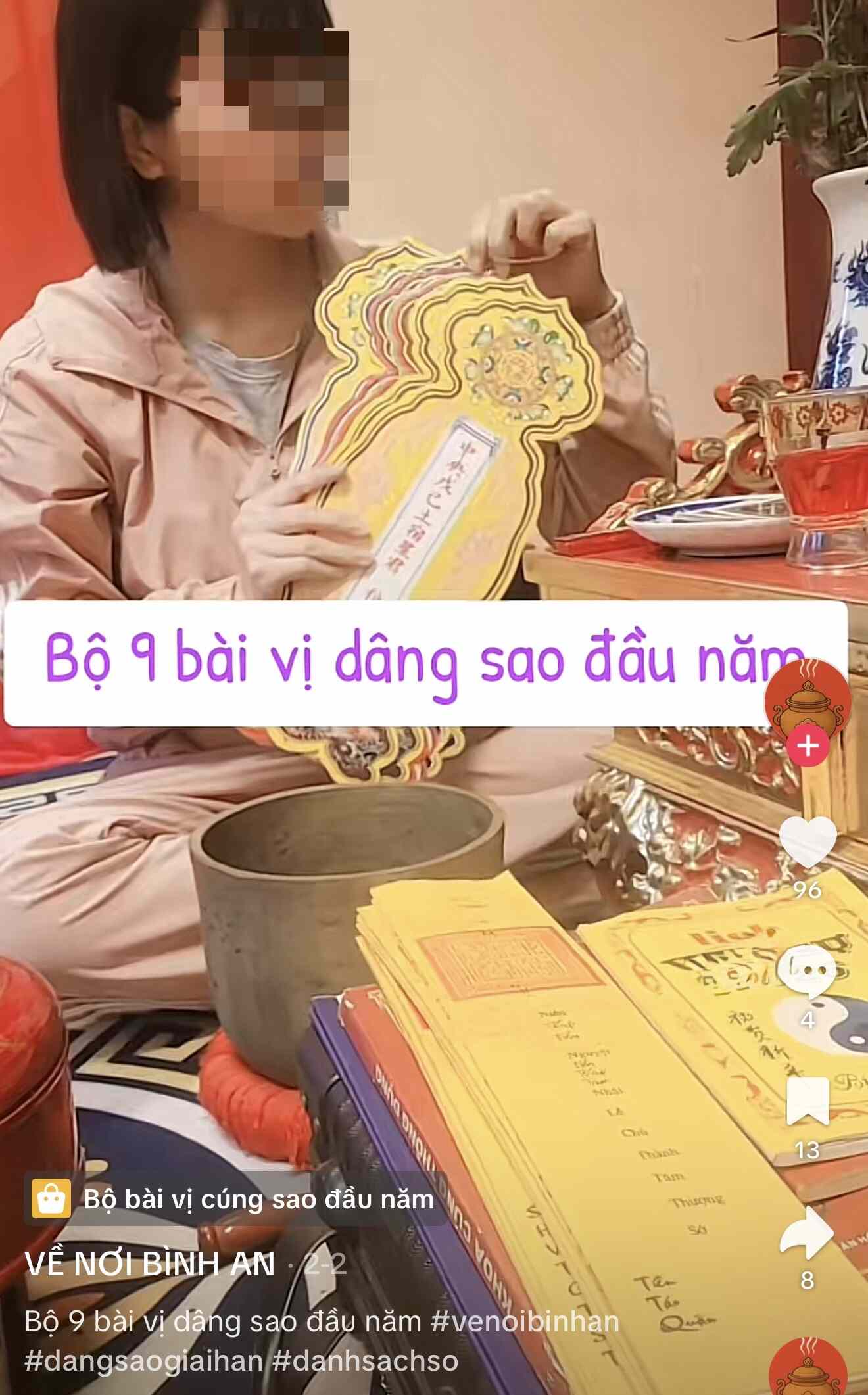 Livestrems bán đồ dâng sao giải hạn trên mạng xã hội.