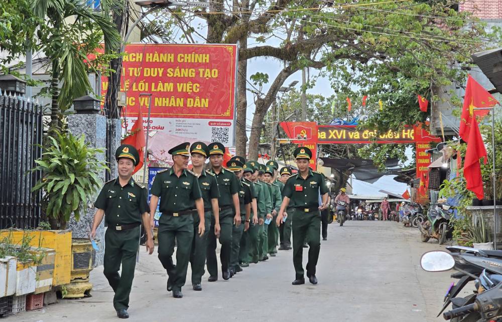 Lực lượng vũ trang bỏ phiếu tại khu vực của Trung đoàn 152. Ảnh: Biên phòng cung cấp