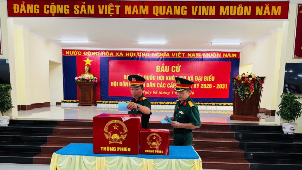 Những lá phiếu bầu cử đầu tiên từ nơi hải đảo xa xôi của tỉnh An Giang. Ảnh: Nam Phương