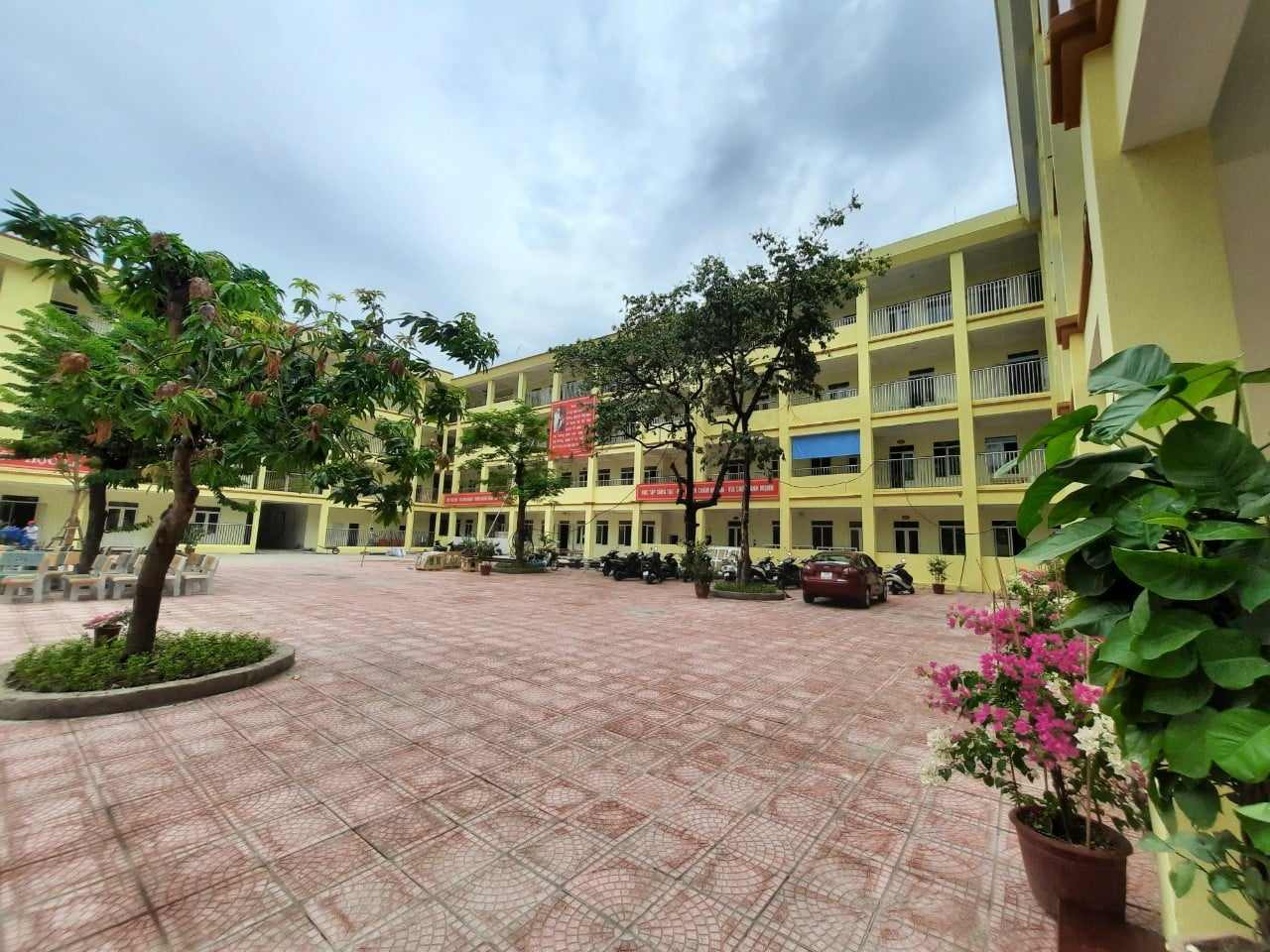 Phụ huynh phản ánh giáo viên Trường Tiểu học Trần Đăng Ninh chiếu phim Quỷ Cẩu cho học sinh là không phù hợp. Ảnh: Nguyễn Phong