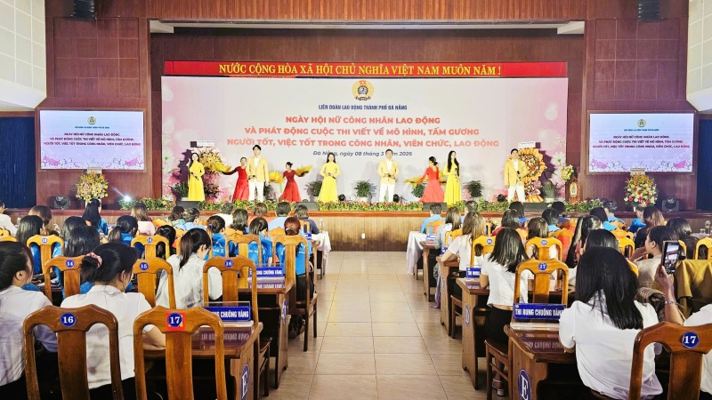 Quang cảnh ngày hội nữ công nhân lao động sáng 8.3 tại Đà Nẵng. Ảnh: Hoàng Bin