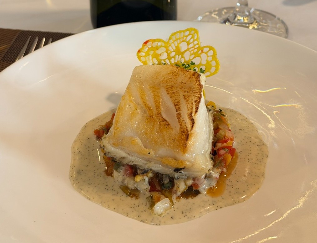 How to make pan-fried cod with cream sauce is the perfect dish to treat loved ones on the occasion of 8. 3. Photo: Tuan Dat