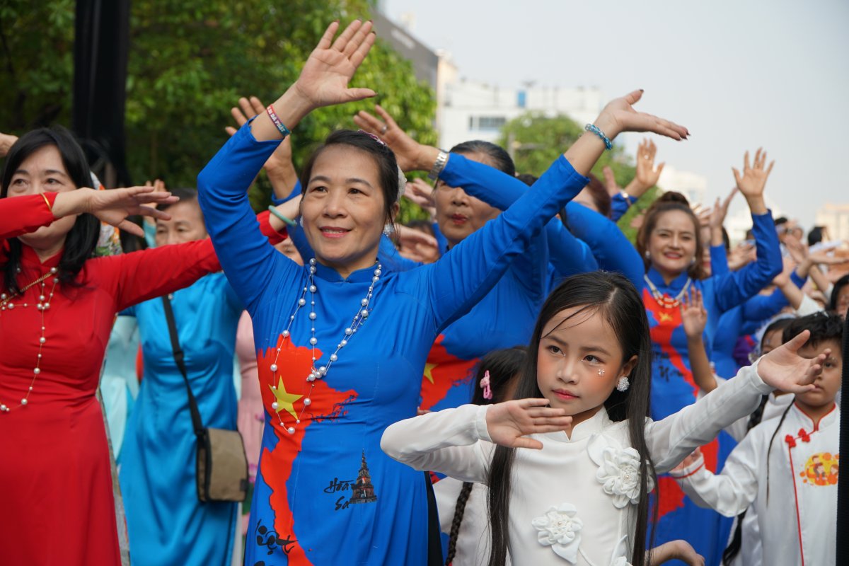 Ao Dai performance spreading traditional beauty in Ho Chi Minh City