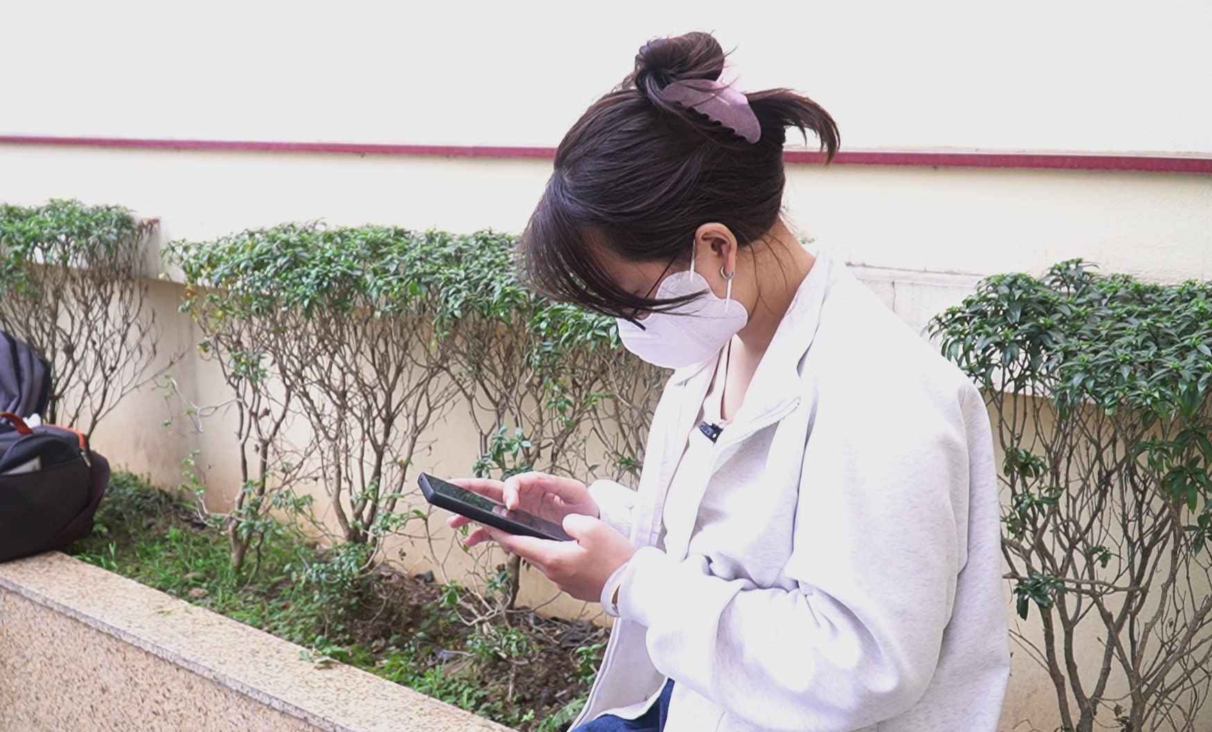 Bạn Chi luôn dành tình yêu cho gia đình. Ảnh: Minh Vũ