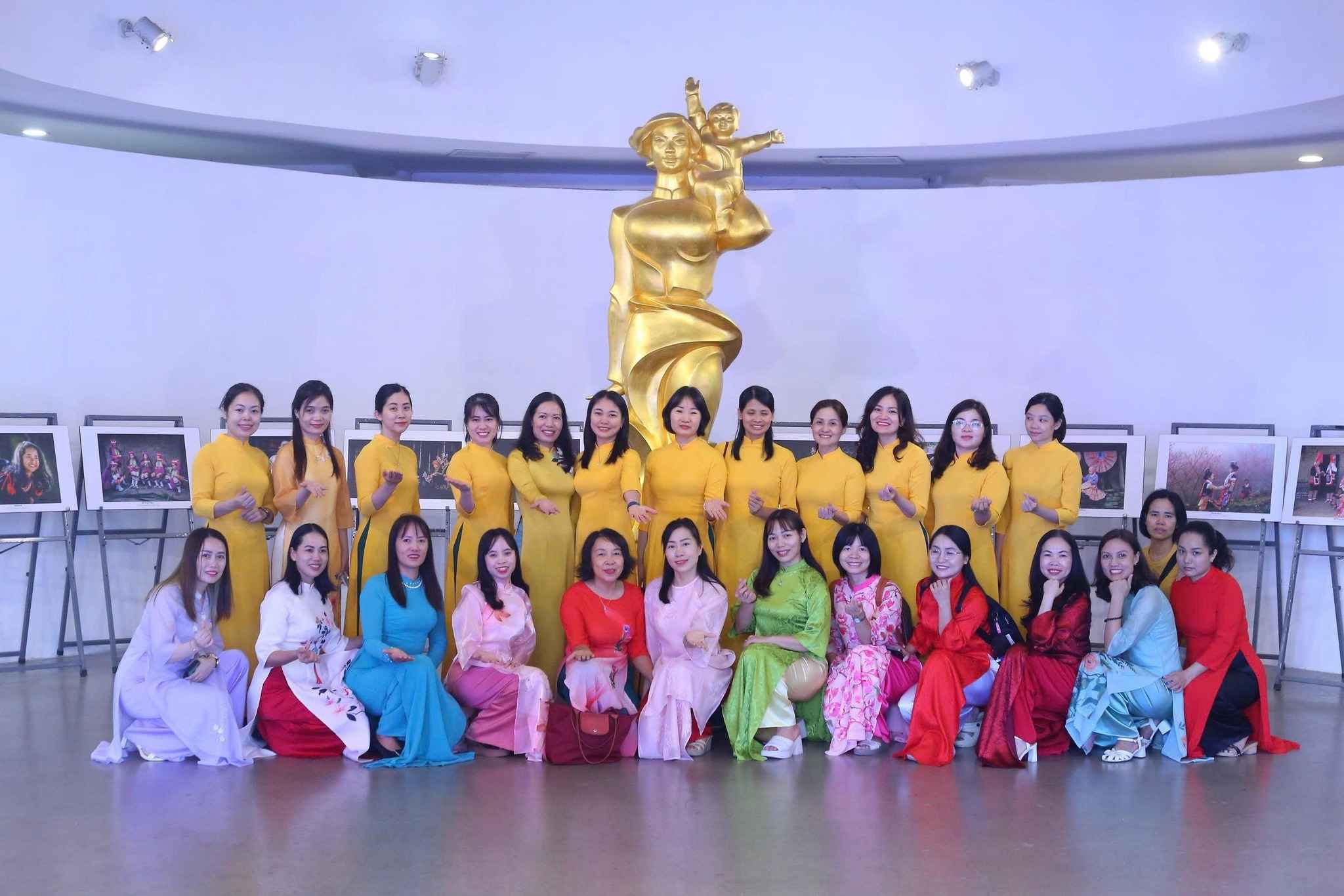 Female civil servants and employees of Hung Yen University of Technology and Education, participants in the contest. Photo: Hung Yen University of Technology and Education Trade Union