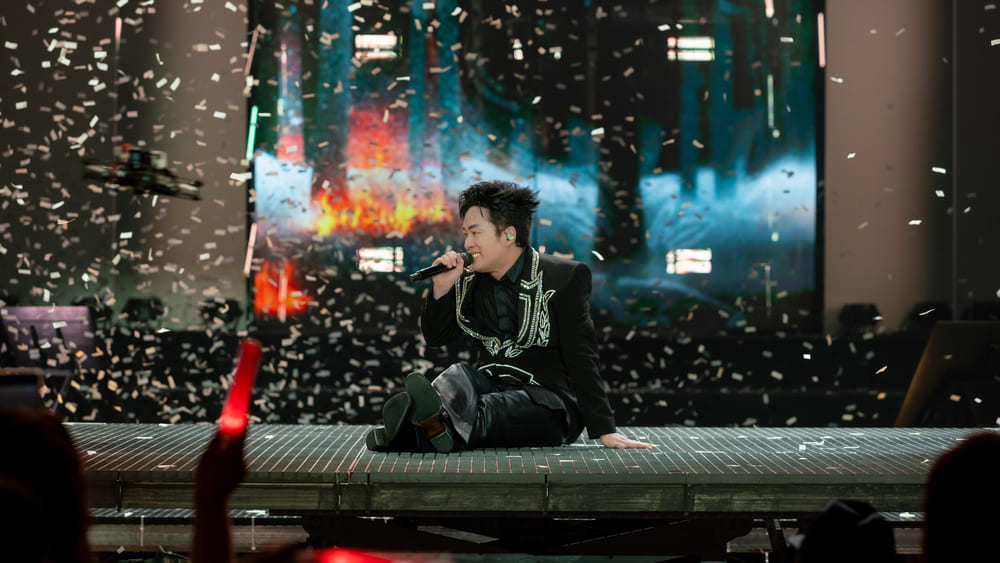 Nam ca sĩ cho biết, 