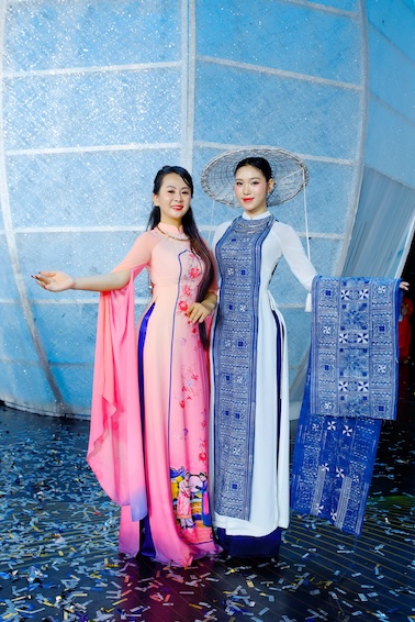 NTK Vũ Thảo Giang (bên trái) là một người con dân tộc Tày nổi bật với hành trình kết nối di sản văn hóa Việt Nam qua thời trang bền vững. Ảnh: Nhân vật cung cấp. 